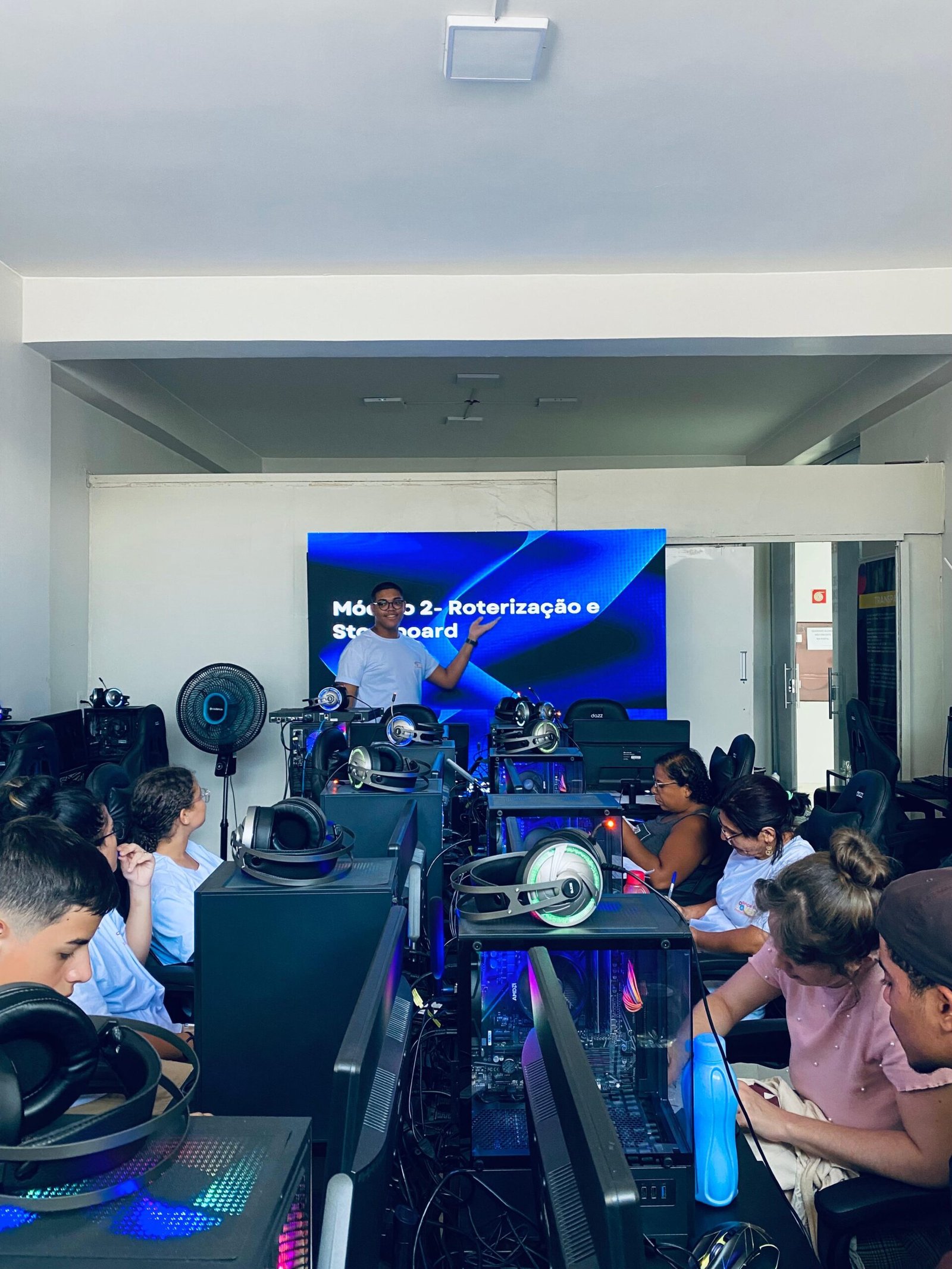 Com cursos gratuitos, jovens do Paranoá e Itapoã investem no futuro digital