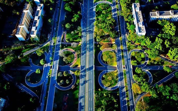 🏙️🚦 POR QUE BRASÍLIA NÃO TEM ESQUINAS COMO AS OUTRAS CIDADES?