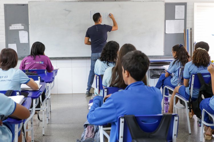 🏫📚 2.681 NOVOS PROFESSORES: O QUE MUDA NAS ESCOLAS PÚBLICAS DO DISTRITO FEDERAL?