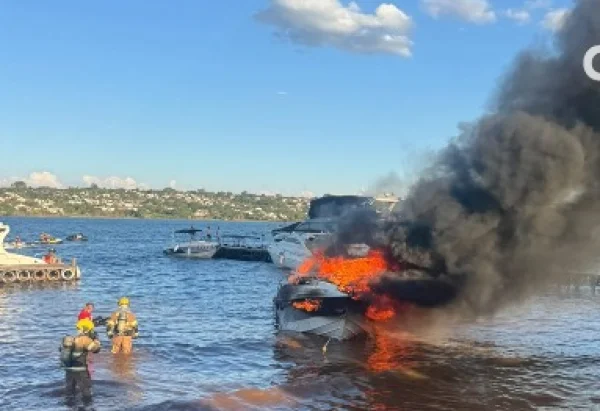 🔥🚤 LANCHA PEGA FOGO NO LAGO PARANOÁ E DEIXA 11 PESSOAS FERIDAS