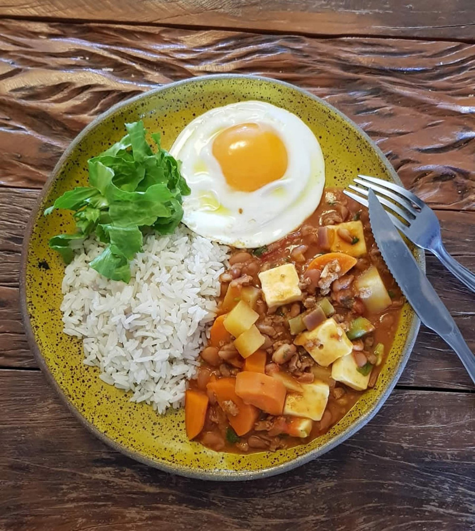COMIDA QUE ABRAÇA: POR QUE CERTOS SABORES FAZEM A GENTE SE SENTIR EM CASA?