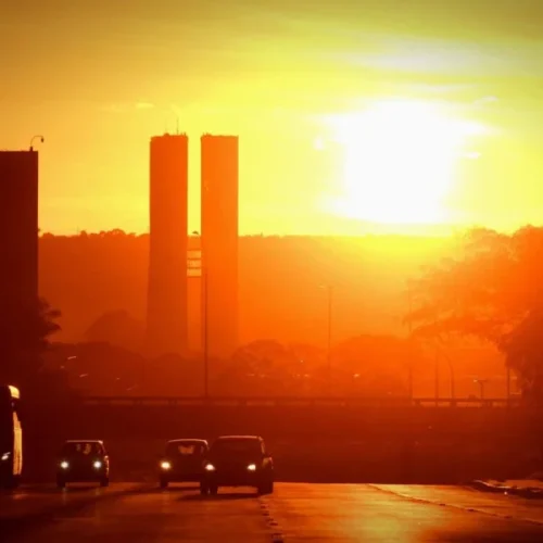 ☀️🔥 36,1°C E UMIDADE DE 14%: BRASÍLIA ENFRENTA CALOR EXTREMO E O ALERTA VAI ALÉM DO DESCONFORTO