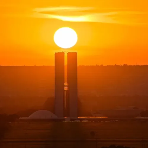 ☀️🔥 BRASÍLIA AINDA ESTÁ NO CALOR: QUANDO A ONDA DE CALOR TERMINA E COMO A CIDADE DEVE ENFRENTAR OS PRÓXIMOS DIAS?