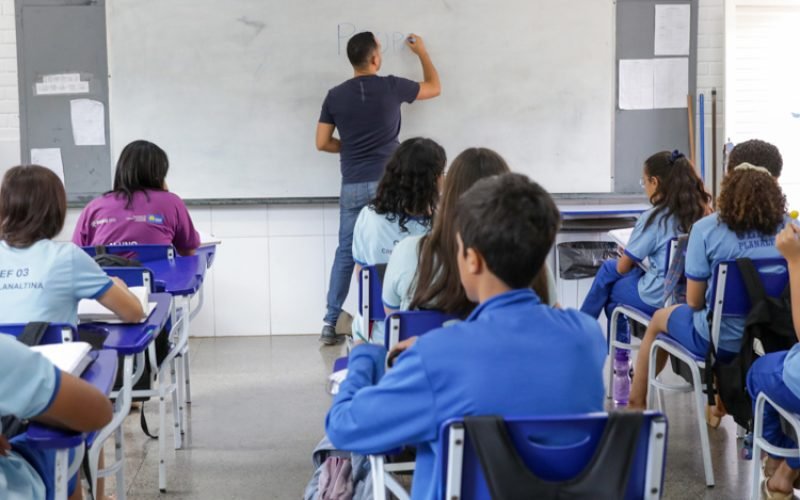 🏫📚 2.681 NOVOS PROFESSORES: O QUE MUDA NAS ESCOLAS PÚBLICAS DO DISTRITO FEDERAL?