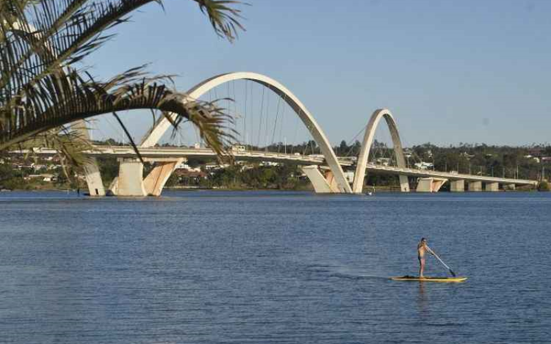🚤🌊 BRASÍLIA SEM MAR, MAS COM VIDA À BEIRA D’ÁGUA: COMO O LAGO PARANOÁ MUDOU O JEITO DE VIVER NA CAPITAL