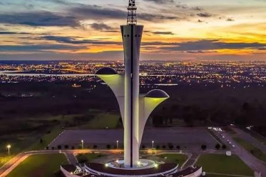 🏗️🌸 182 METROS DE CONCRETO, AÇO E GENIALIDADE: AS CURIOSIDADES POR TRÁS DA CONSTRUÇÃO DA TORRE DE TV DIGITAL DE BRASÍLIA