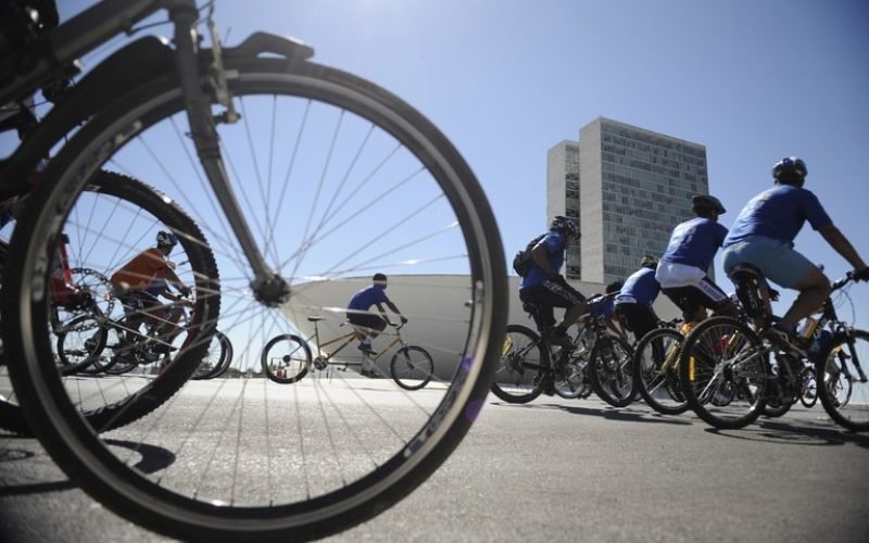 🚲 BRASÍLIA PODE SER UMA CIDADE MELHOR PARA CAMINHAR E PEDALAR? O DESAFIO É CONECTAR OS CAMINHOS