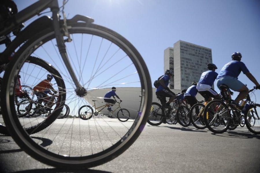 🚲 BRASÍLIA PODE SER UMA CIDADE MELHOR PARA CAMINHAR E PEDALAR? O DESAFIO É CONECTAR OS CAMINHOS