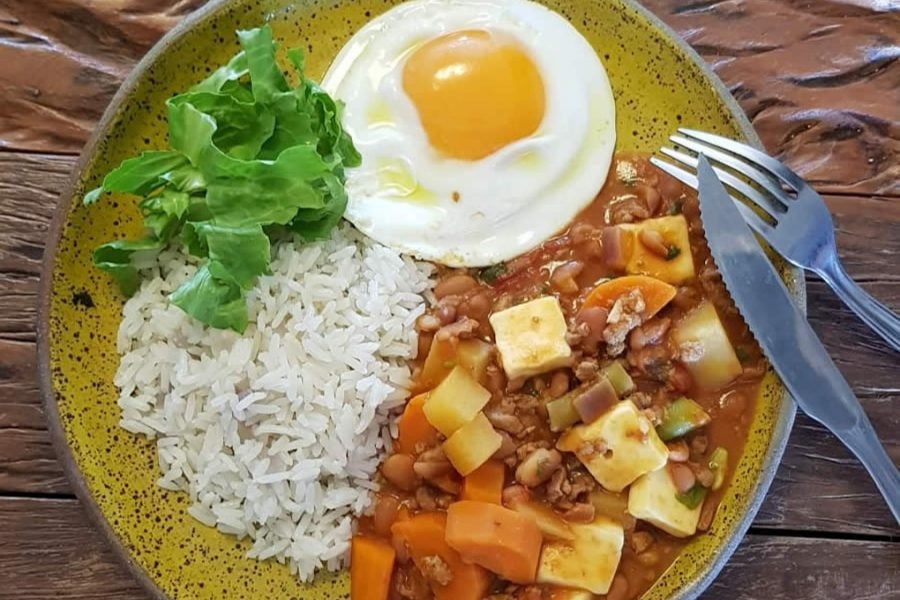 COMIDA QUE ABRAÇA: POR QUE CERTOS SABORES FAZEM A GENTE SE SENTIR EM CASA?