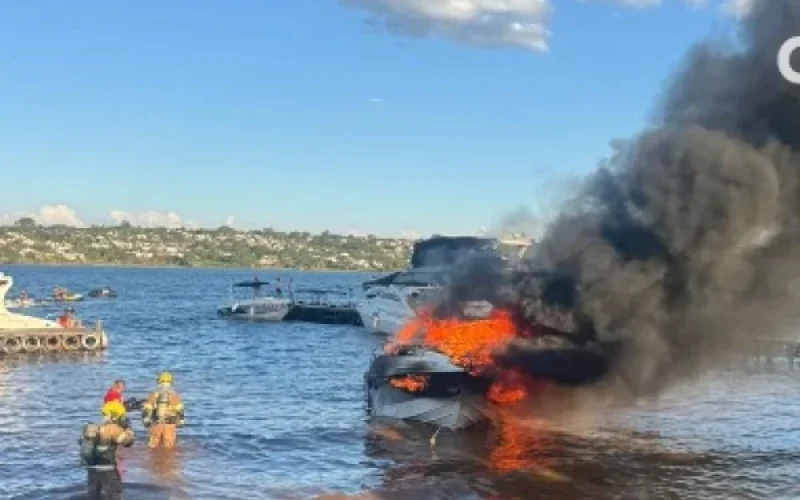 🔥🚤 LANCHA PEGA FOGO NO LAGO PARANOÁ E DEIXA 11 PESSOAS FERIDAS