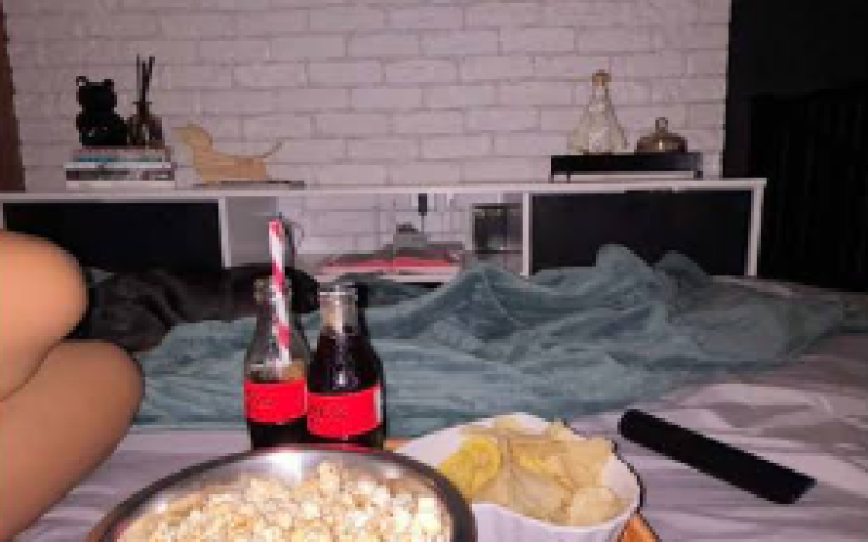 🍿🎬 SÁBADO À NOITE EM CASA? 10 FILMES E SÉRIES PARA ASSISTIR SOZINHO OU ACOMPANHADO