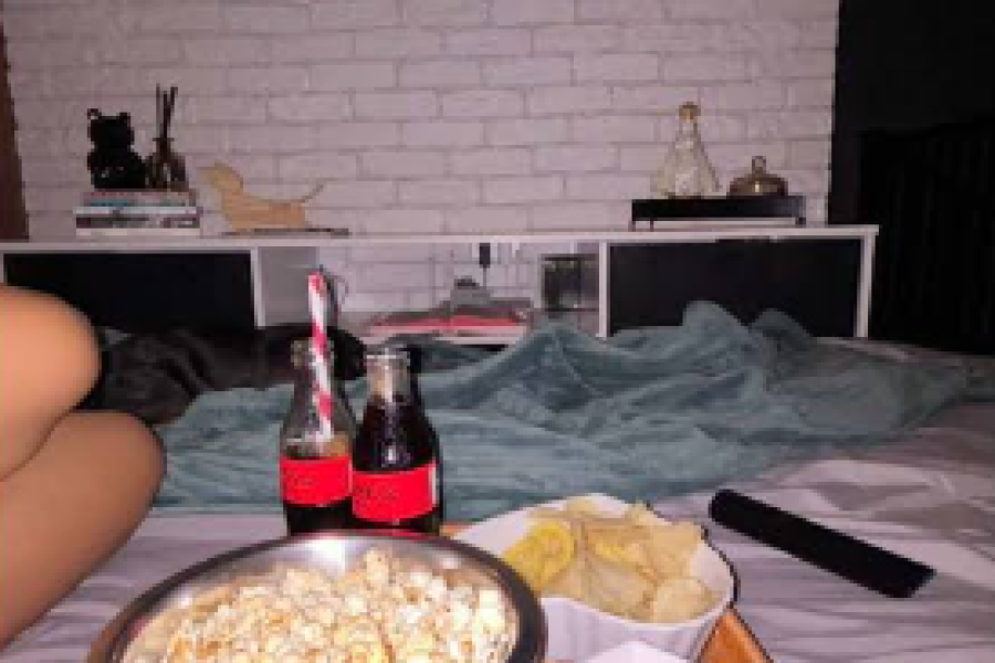 🍿🎬 SÁBADO À NOITE EM CASA? 10 FILMES E SÉRIES PARA ASSISTIR SOZINHO OU ACOMPANHADO